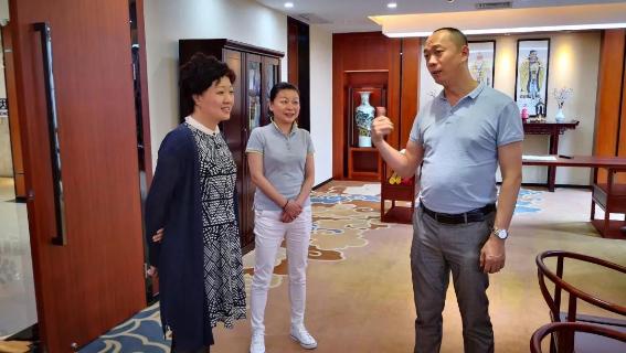 赣江南昌经开区领导受邀访问星光娱乐加速器，为优质项目落地南昌创造新机遇